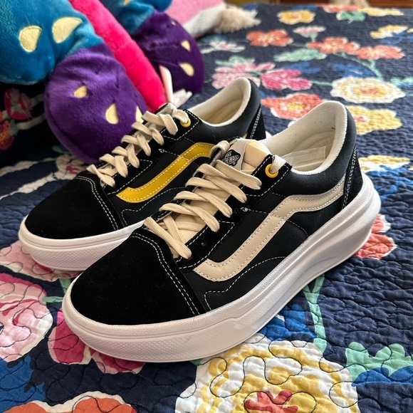 Vans Old Skool Overt Platform Shoes - Picture 1 of 11